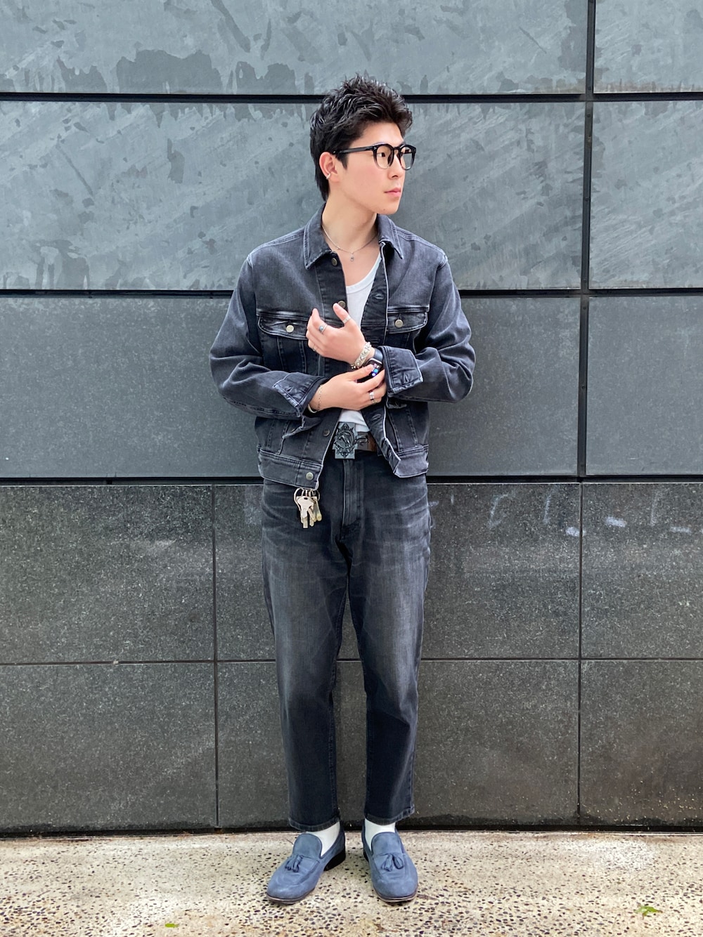 「LEE、ブラックデニム、デニム、セットアップ」｜「Leeのアイテム（デニムジャケット、ブラック系）」を使った、まっとぅんさん（メンズ・175cm）の春コーディネートの1枚目の写真