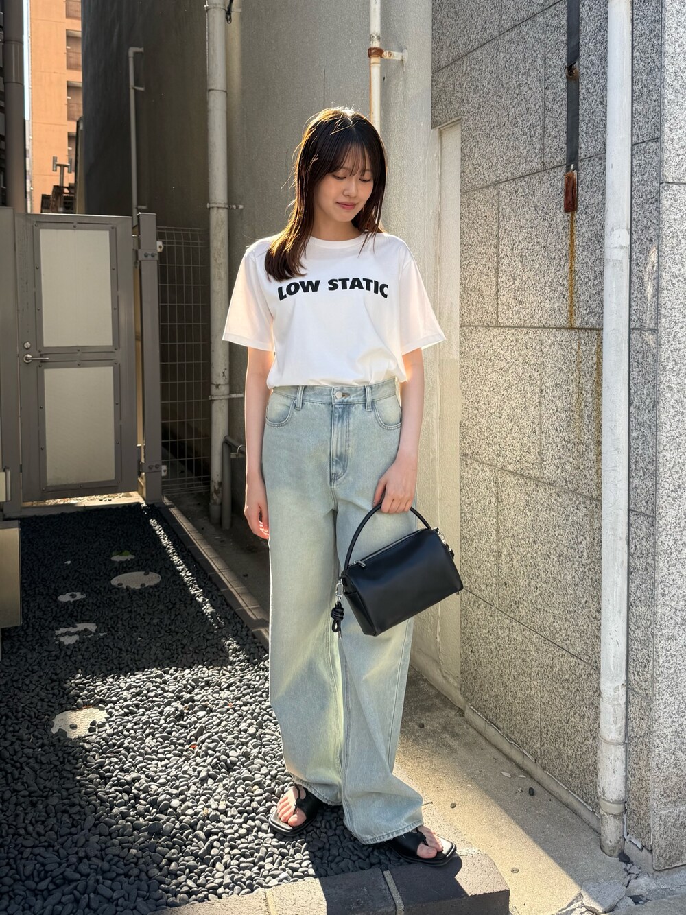 その他のTシャツ/カットソー、その他のTシャツ/カットソー、ブルー系のその他パンツを着用したレディースの夏コーディネートの1枚目の写真