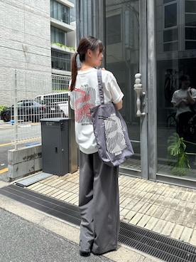 「KBF（ケイビーエフ）のパイピングイージーパンツ（その他パンツ、グレー系）」を使った、miruさん（レディース・163cm）の夏コーディネート