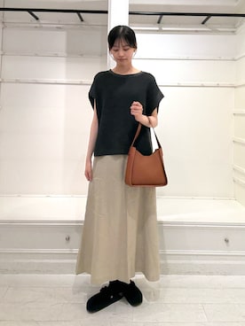 「URBAN RESEARCH DOORS（アーバンリサーチドアーズ）のリネンライクニットプルオーバー（ニット/セーター）」を使った、miruさん（レディース・163cm）の夏コーディネート
