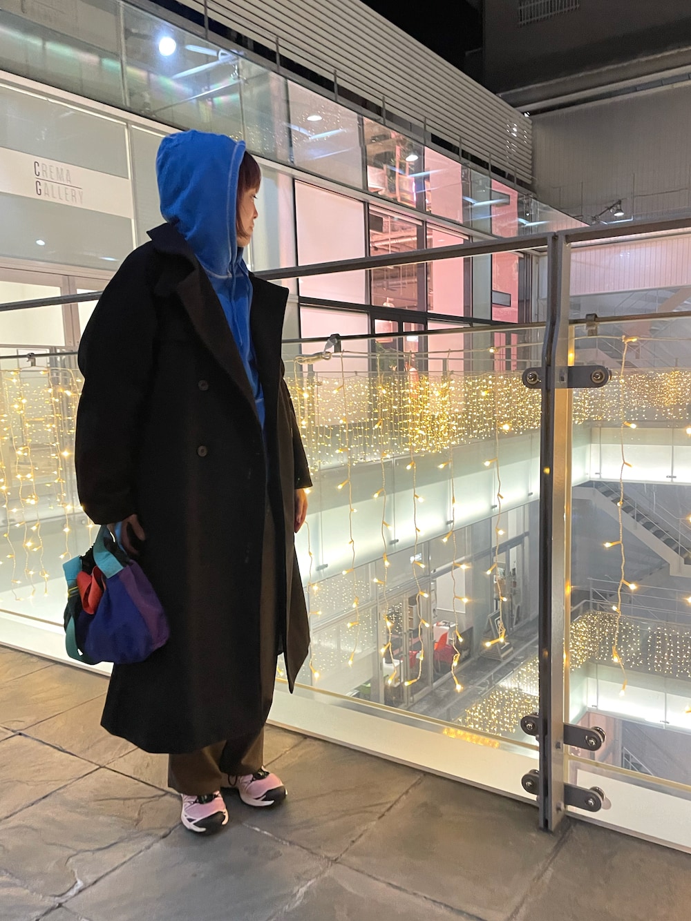 「Happy Johnの3way collar long coat/3wayカラーロングコート（ステンカラーコート、ブラック系）」を使った、Momoさん（レディース・160cm）の秋コーディネートの1枚目の写真