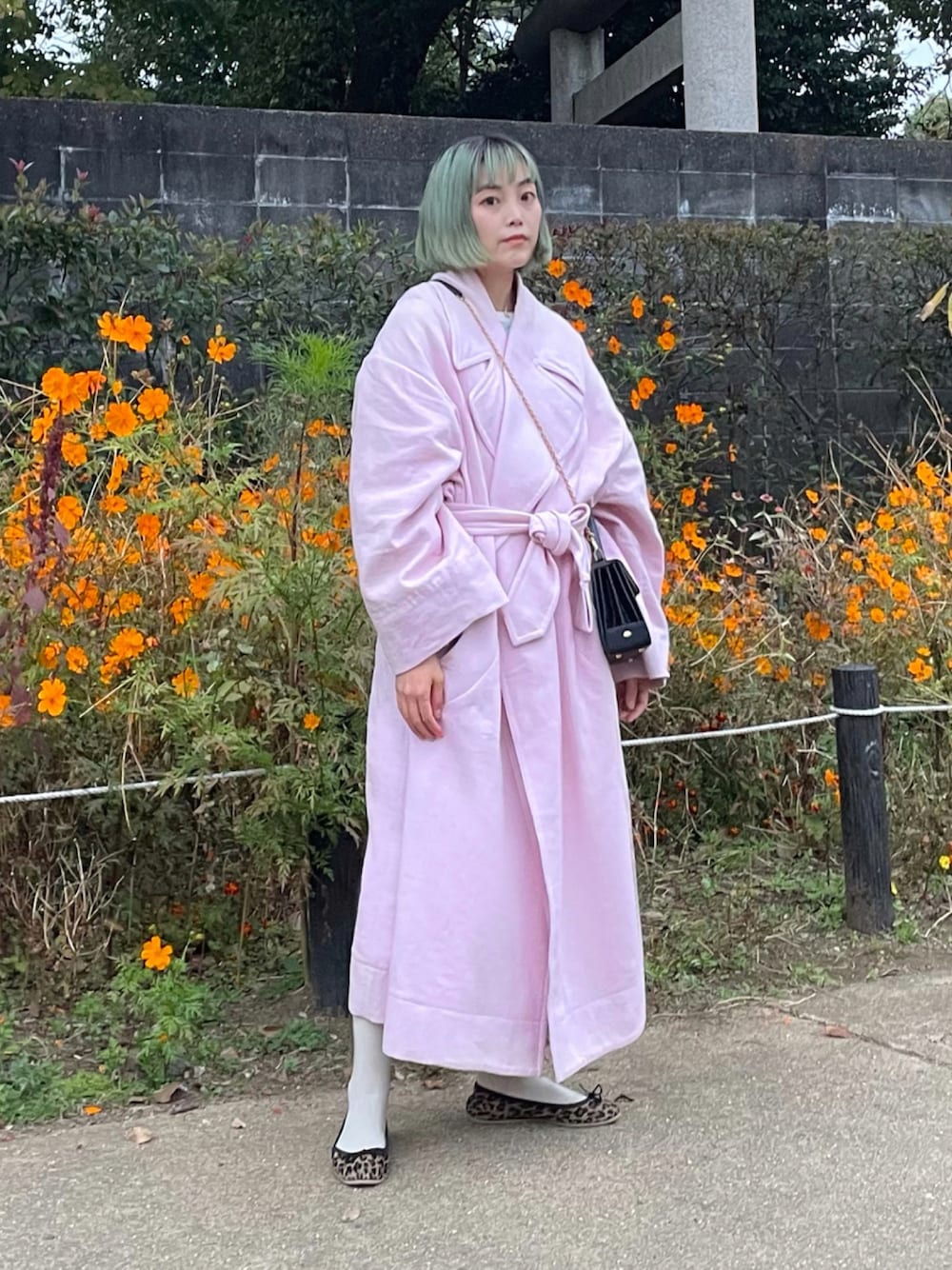 Vivienne Westwoodのトレンチコートを使った人気ファッション