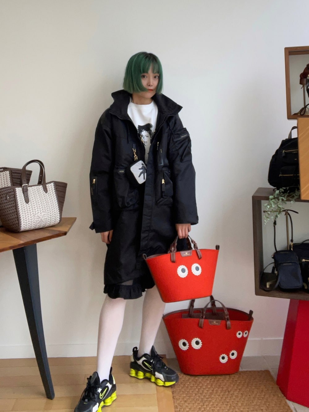 Momoさんの（ANYA HINDMARCH）を使ったコーディネートの1枚目の写真