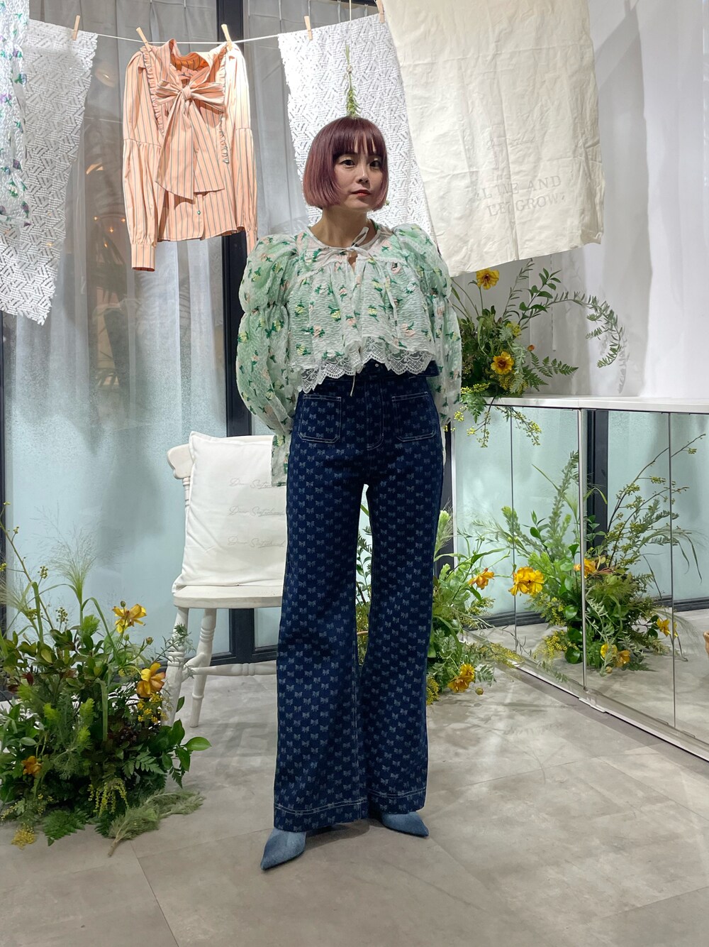 「MAISON SPECIALのDenim Pointed Short Boots/デニムポインテッドショートブーツ【MAISON SPECIAL/メゾンスペシャル】（ブーツ、ブルー系）」を使った、Momoさん（レディース・160cm）の春コーディネートの1枚目の写真