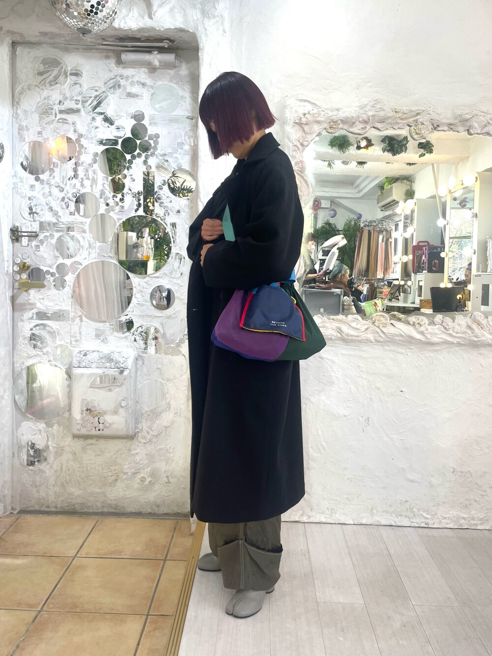 「ロングコート、冬コーデ、大人カジュアル、ママコーデ」｜「beyond the vineのアイテム（ショルダーバッグ、その他）」を使った、Momoさん（レディース・160cm）の冬コーディネートの1枚目の写真