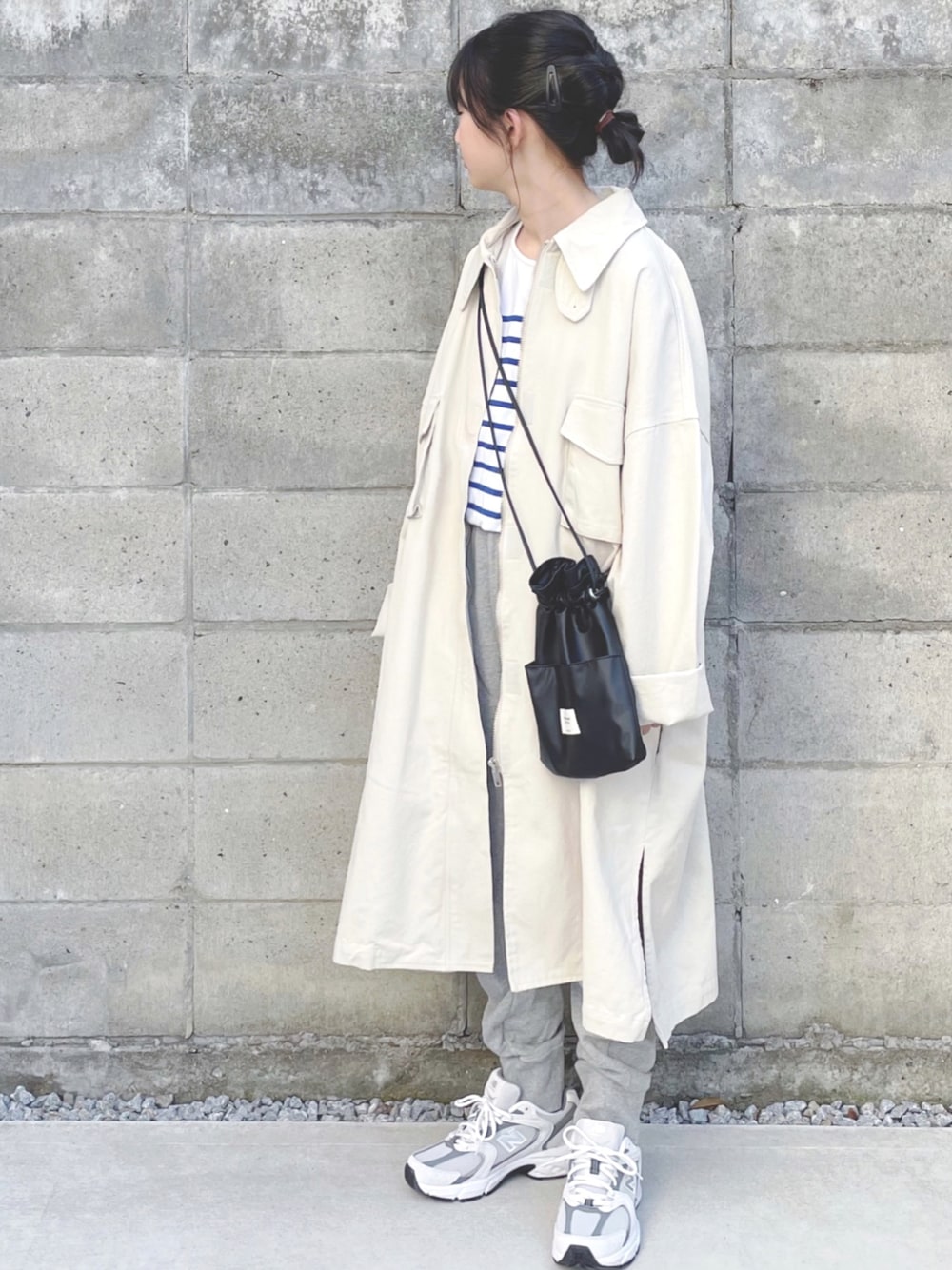 「春服デビュー宣言、春コーデ、春アウター、春服、スウェットパンツ、スニーカー、ミリタリー、カジュアルコーデ、休日スタイル、低身長コーデ、いまどきジャケット写真」｜「CANAL JEANのEl mar(エルマール) NEWスタンドカラーミリタリーコート（ミリタリージャケット、ベージュ系）」を使った、kannn さん（キッズ・151cm）の春コーディネートの1枚目の写真