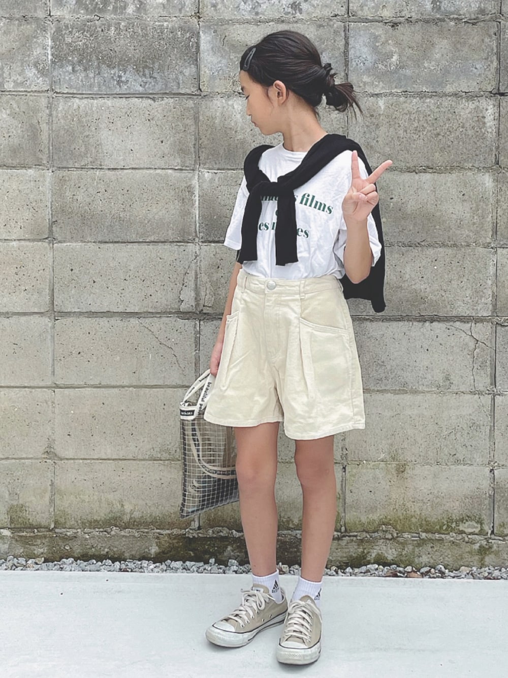 「カーディガン、コーデュロイ、ショルダーバッグ、ベージュ、ショートパンツ、休日コーデ、韓国子供服、秋服準備はじめました、ラブアンドピース2021」｜「repipi armarioのコーデュロイハイウエストタックショートパンツ（その他パンツ、ホワイト系）」を使った、kannn さん（キッズ・140cm）の秋コーディネートの1枚目の写真