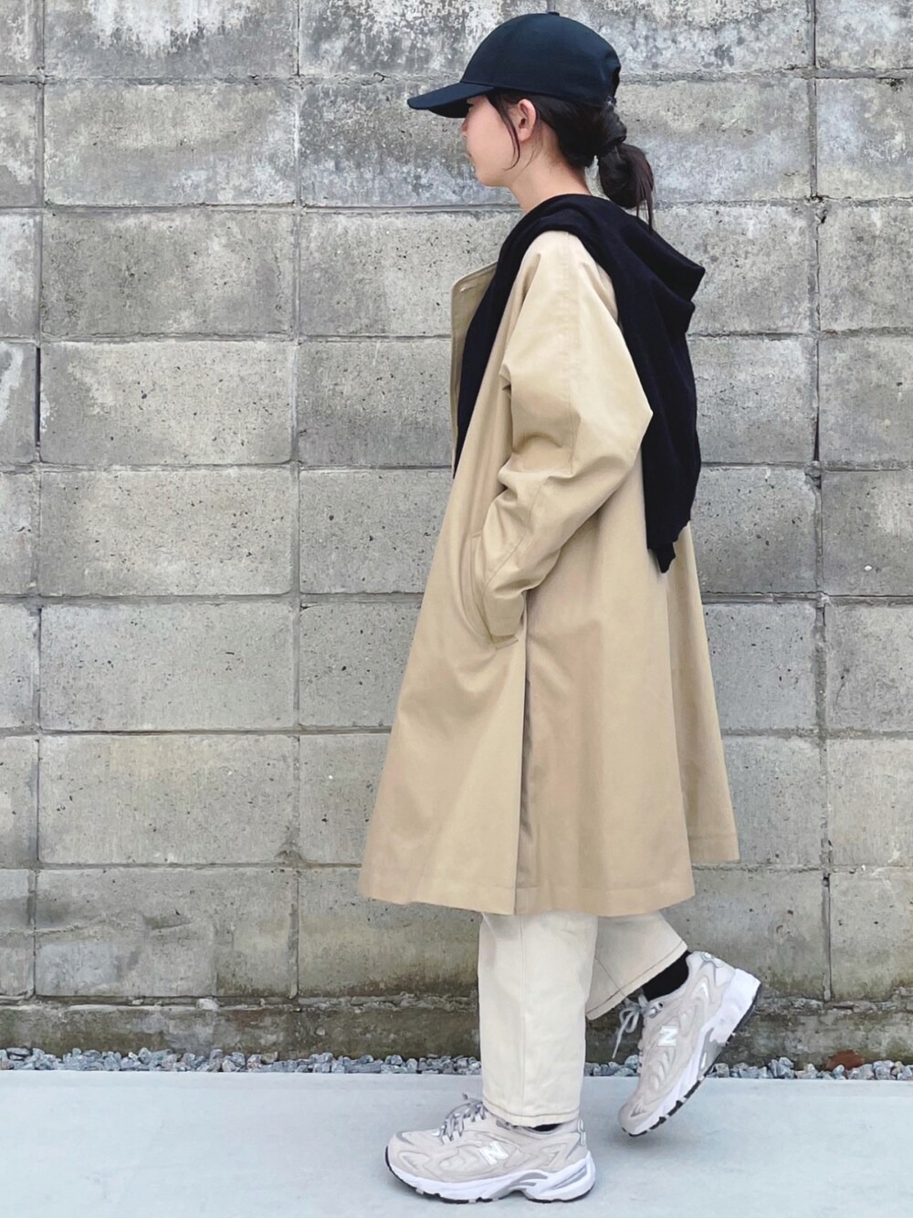 「カジュアルコーデ、春服みてみて、スプリングコート、春服、ノーカラーコート、キャップ、白パンツ、スニーカーコーデ、春アウター、デニム、トレンチコート」｜「THE NORTH FACEのTHE NORTH FACE/ザノースフェイス Square Logo Cap/スクエアロゴキャップ（キャップ、ブラック系）」を使った、kannn さん（キッズ・143cm）の春コーディネートの1枚目の写真