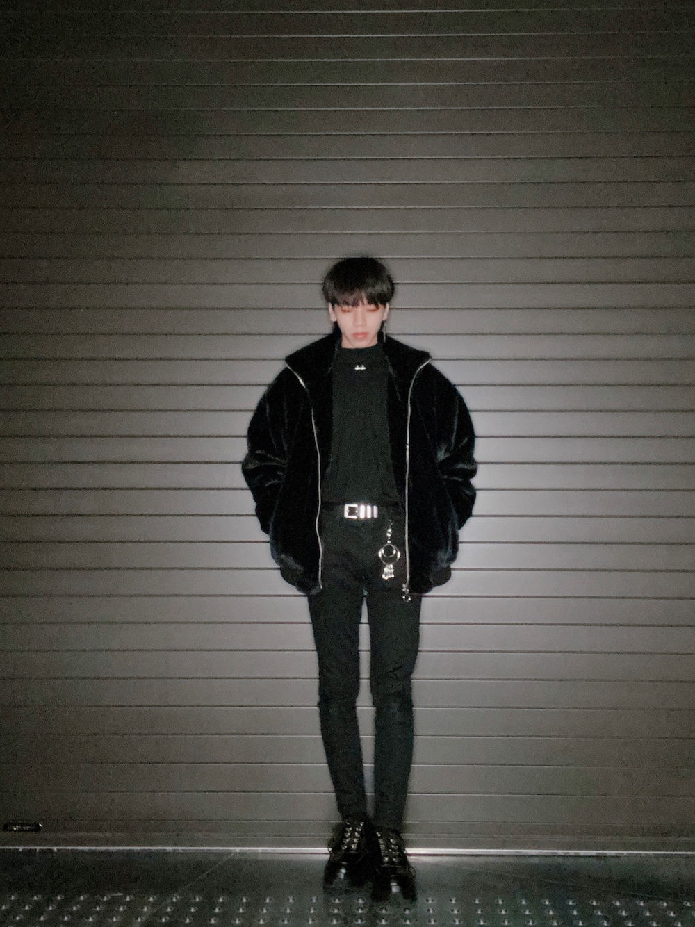 「adrer、G.O.C、韓国ファッション、韓国コーデ、ブラック、ブラックコーデ、メンズコーデ、メンズファッション」｜「ADRERの【ADRER】ハイソールリングダッドスニーカー（スニーカー、ブラック系）」を使った、Takumiさん（メンズ・170cm）の冬コーディネートの1枚目の写真