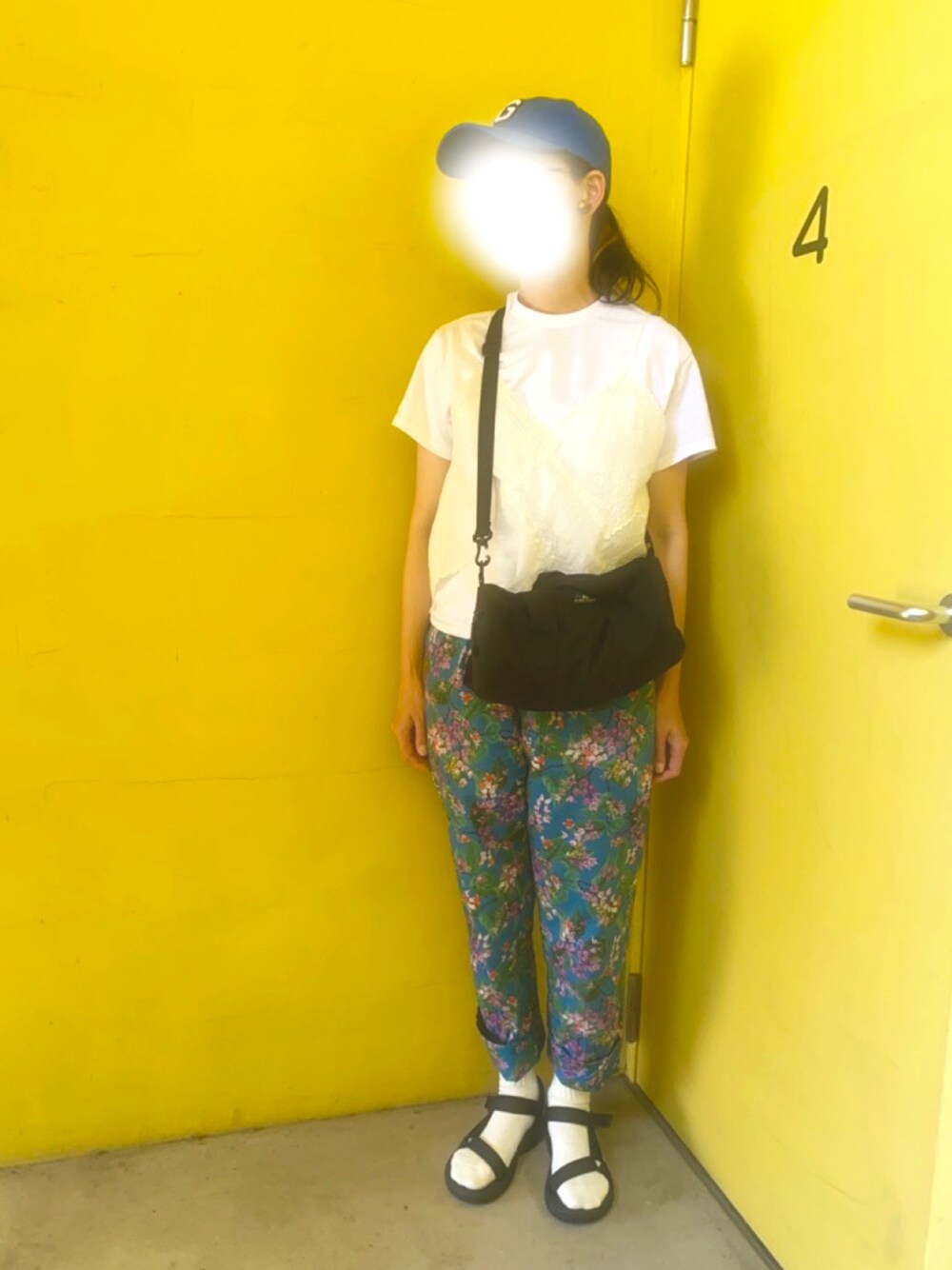 「高身長女子、夏コーデ、スポーツミックス、カジュアル、ストリート、キャップ、teva、NewJeans」｜「TevaのTEVA Hurricane XLT2 (BLACK)（サンダル、ブラック系）」を使った、4th floorさん（レディース・166cm）の夏コーディネートの1枚目の写真
