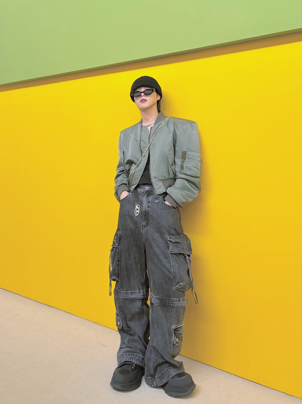 「BALENCIAGA、maisonspecial、Alexander McQueen、A.D.S.R.、Diesel」｜「BALENCIAGAのアイテム（MA-1、グリーン系）」を使った、1ts my lifeさん（メンズ・60cm）の冬コーディネートの1枚目の写真
