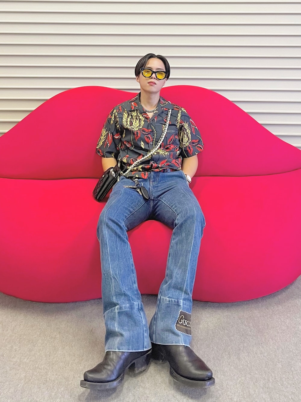 「GUCCI、フレアパンツ、PRADA、柄シャツ、vetements、ブーツ」｜「PRADAのアイテム（シャツ/ブラウス、その他）」を使った、1ts my lifeさん（メンズ・168cm）の秋コーディネートの1枚目の写真