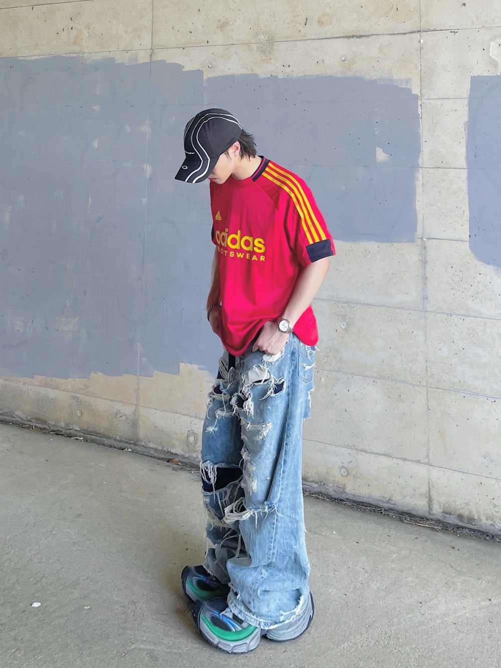 「BALENCIAGA、adidas、ゲームシャツ、バギーパンツ、10XL」｜「OAKLEYのアイテム（キャップ、ブラック系）」を使った、1ts my lifeさん（メンズ・168cm）の夏コーディネートの1枚目の写真