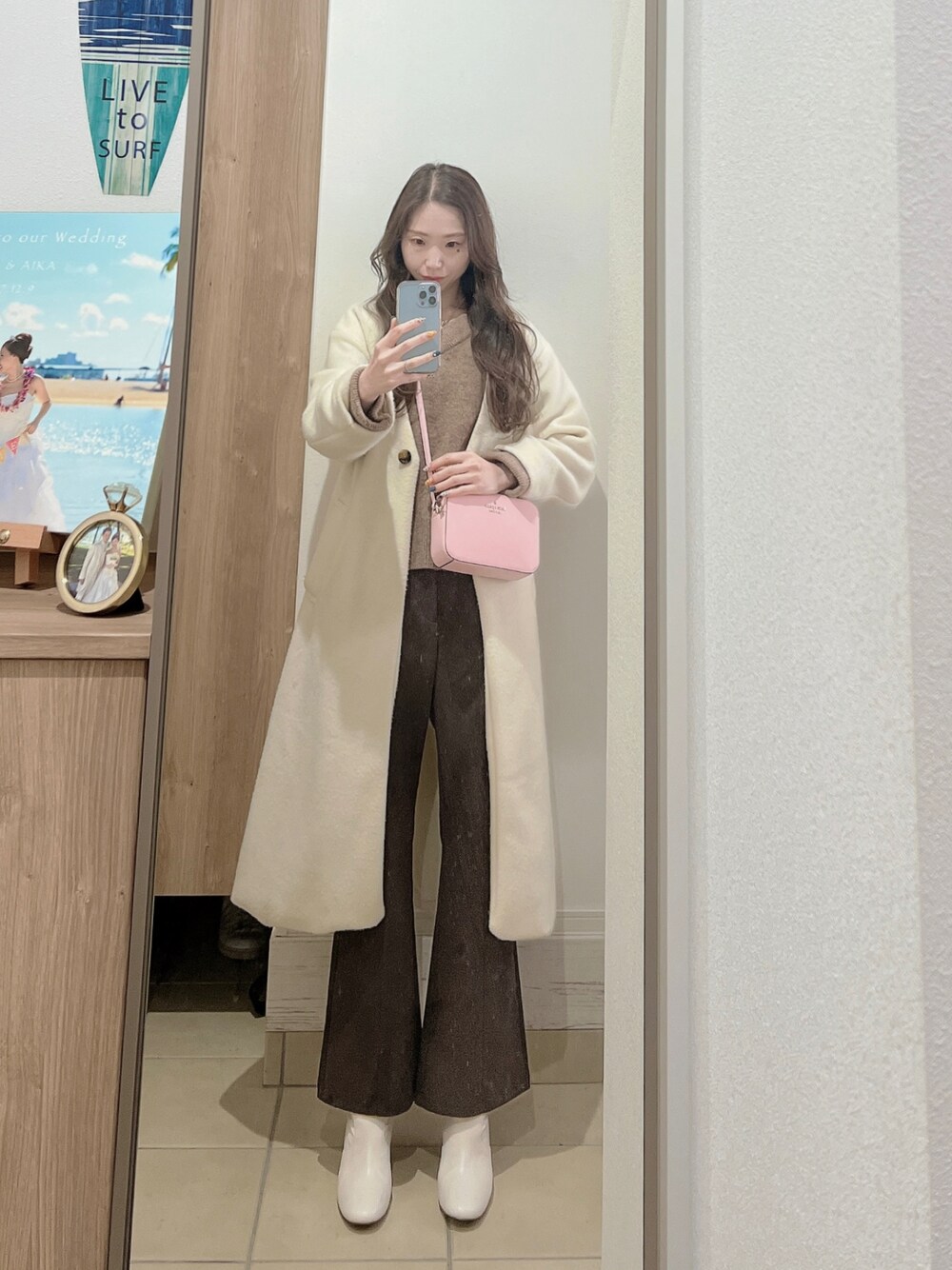 「大人カジュアル、秋冬、パンツスタイル、キレイめ、おしゃれさんと繋がりたい、ブラウス、スラックス、オトナカジュアル、きれいめカジュアル、outfit、ootd」｜「ADAM ET ROPE'のアイテム（ニット/セーター、ブラウン系）」を使った、Aika さん（レディース・164cm）の秋コーディネートの1枚目の写真