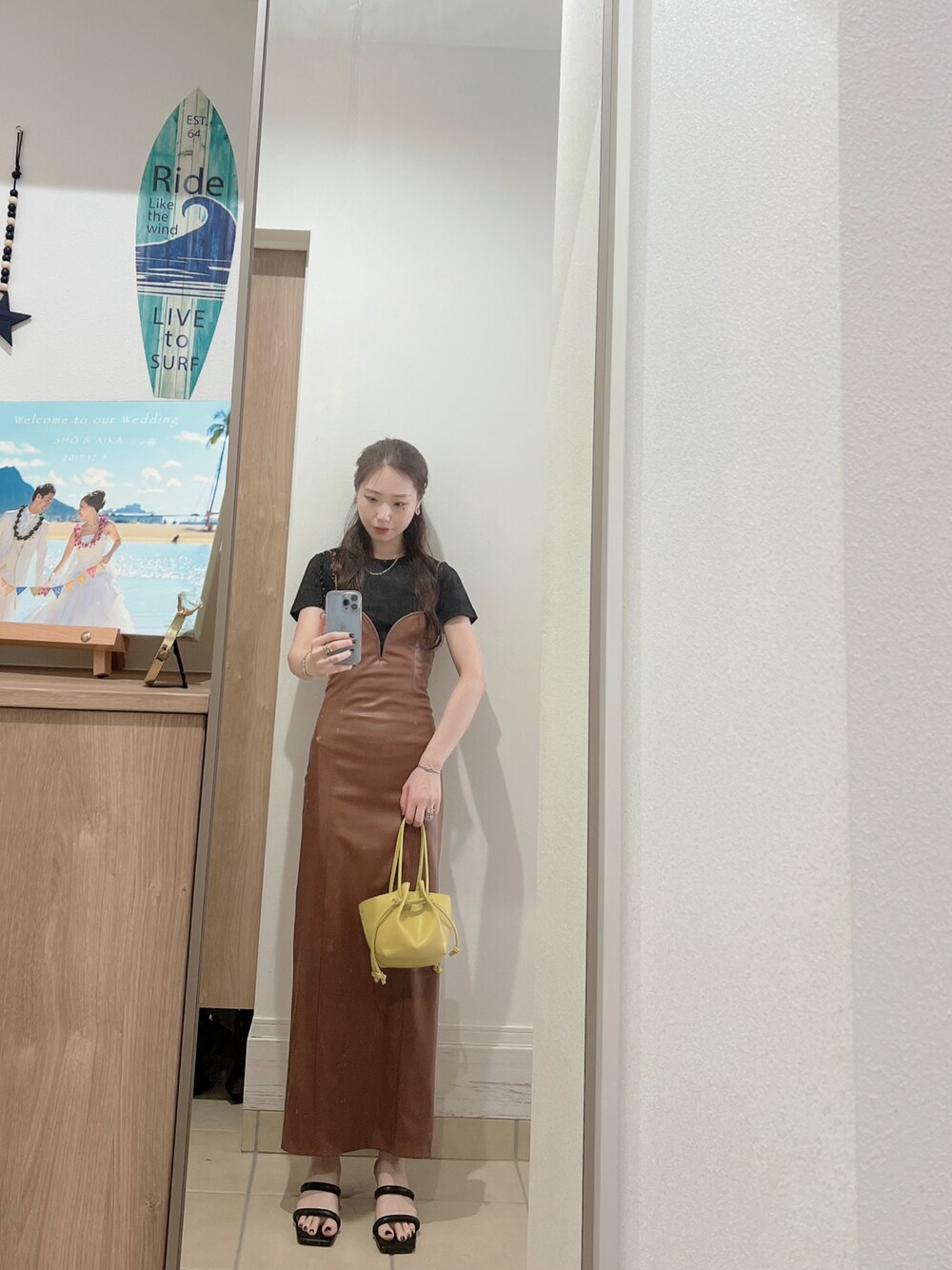 「休日スタイル、大人カジュアル、秋カラー、お洒落さんとつながりたい、Tシャツ、きれいめコーディネート、きれいめカジュアル、ワンピースコーデ、ZARA、オトナカジュアル、outfit、ootd」｜「GUのアイテム（Tシャツ/カットソー、ブラック系）」を使った、Aika さん（レディース・164cm）の秋コーディネートの1枚目の写真