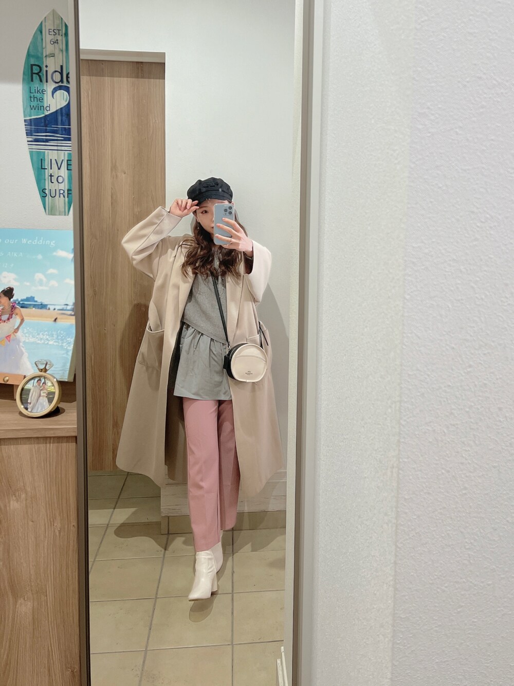 「春、お洒落さんとつながりたい、ミニバッグ、レイヤードスタイル、プチプラコーデ、ピンク、パンツスタイル」｜「fifthのアイテム（ニット/セーター、グレー系）」を使った、Aika さん（レディース・164cm）の春コーディネートの1枚目の写真