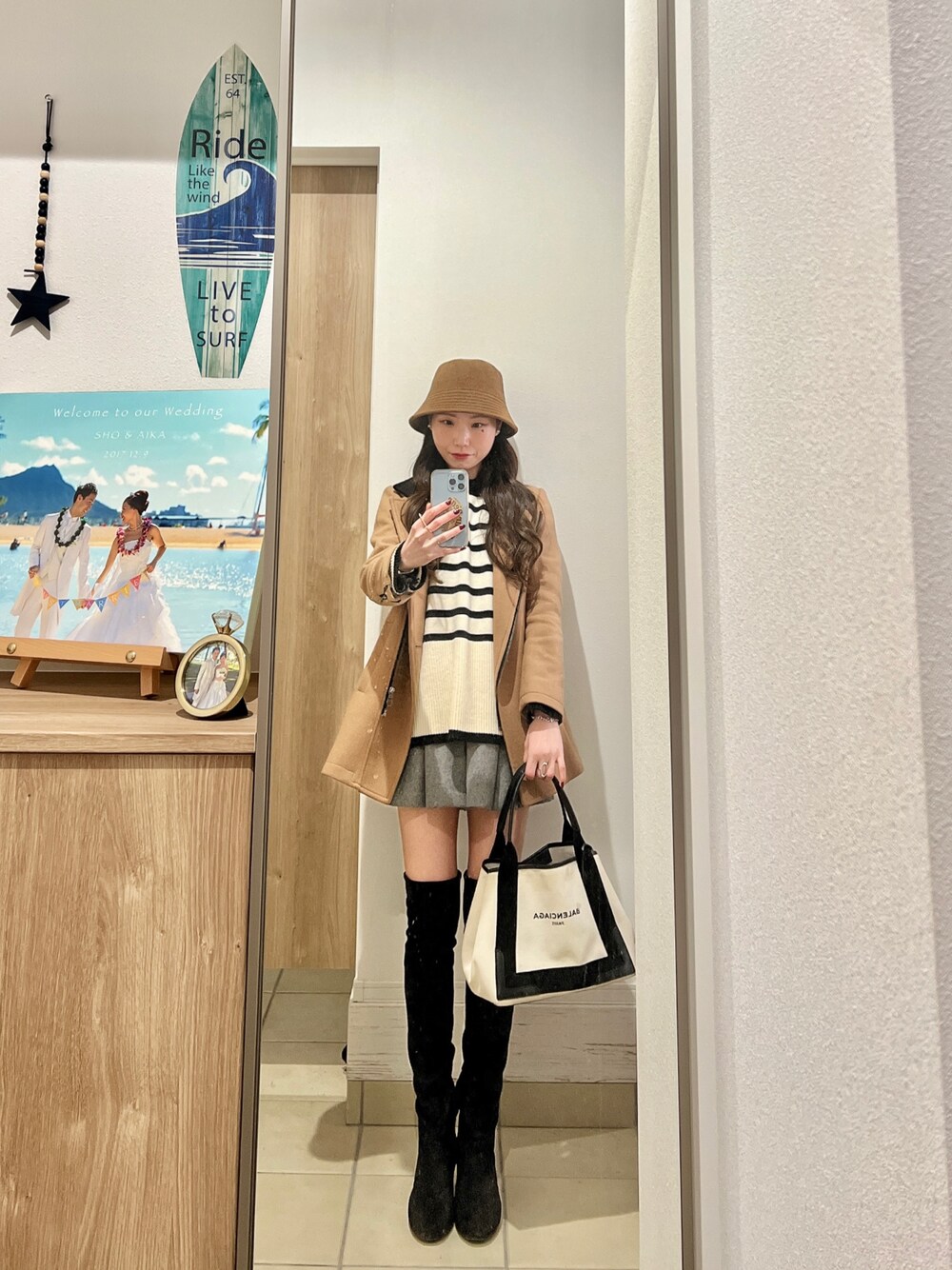 「休日コーデ、オトナカジュアル、おでかけコーデ、お洒落さんとつながりたい、きれいめカジュアル、ootd、プチプラコーデ、outfit、グレー、ブーツ、プチプラ」｜「UNIQLOのアイテム（ハット、ブラウン系）」を使った、Aika さん（レディース・164cm）の冬コーディネートの1枚目の写真