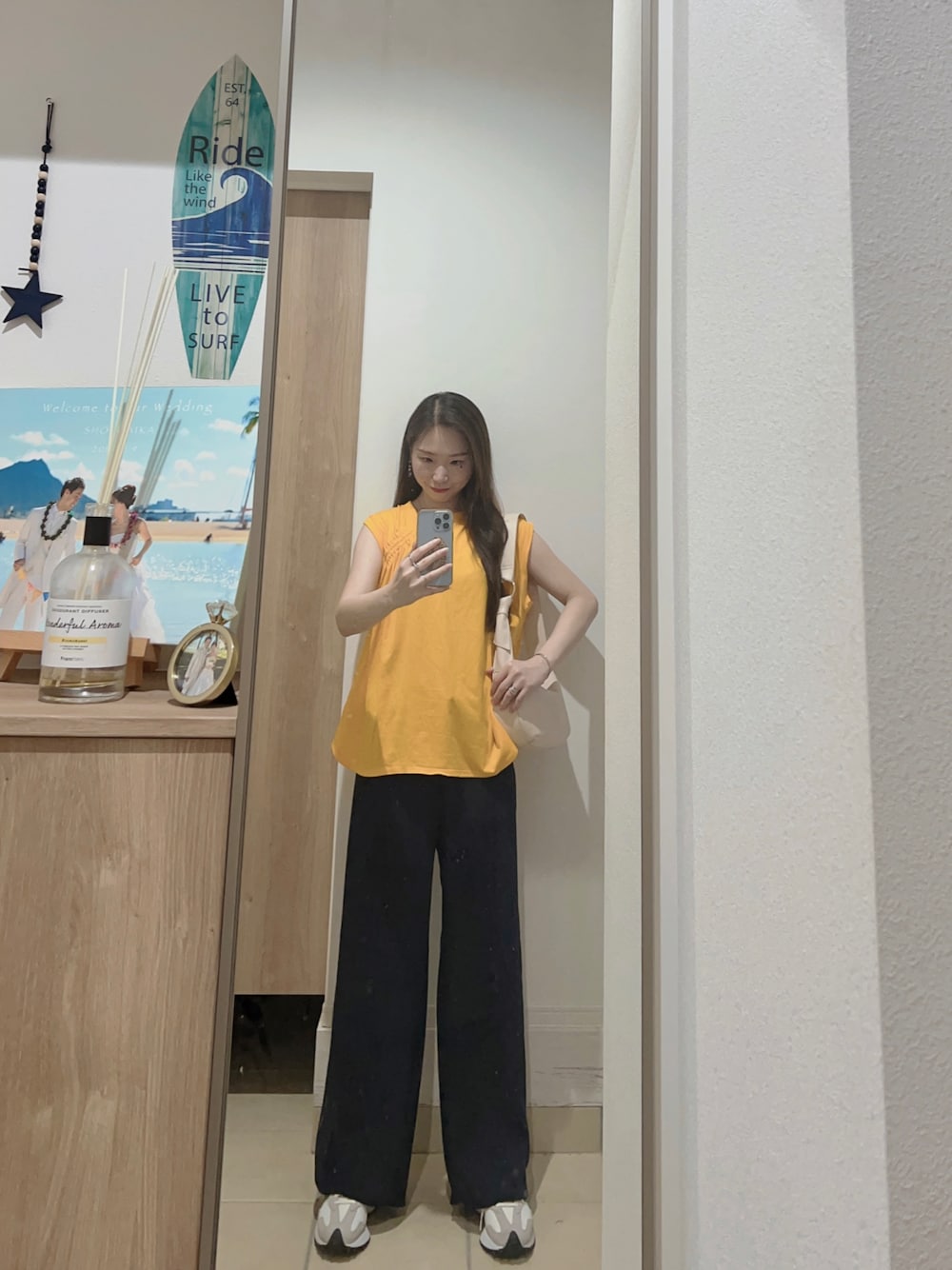 「キレイめカジュアル、カジュアル、シンプル、スニーカー、オトナカジュアル、オトナ女子、プチプラ、ラクチンコーデ、GU、outfit、ootd、おしゃれさんと繋がりたい」｜「ADAM ET ROPE'のアイテム（Tシャツ/カットソー、イエロー系）」を使った、Aika さん（レディース・164cm）の夏コーディネートの1枚目の写真