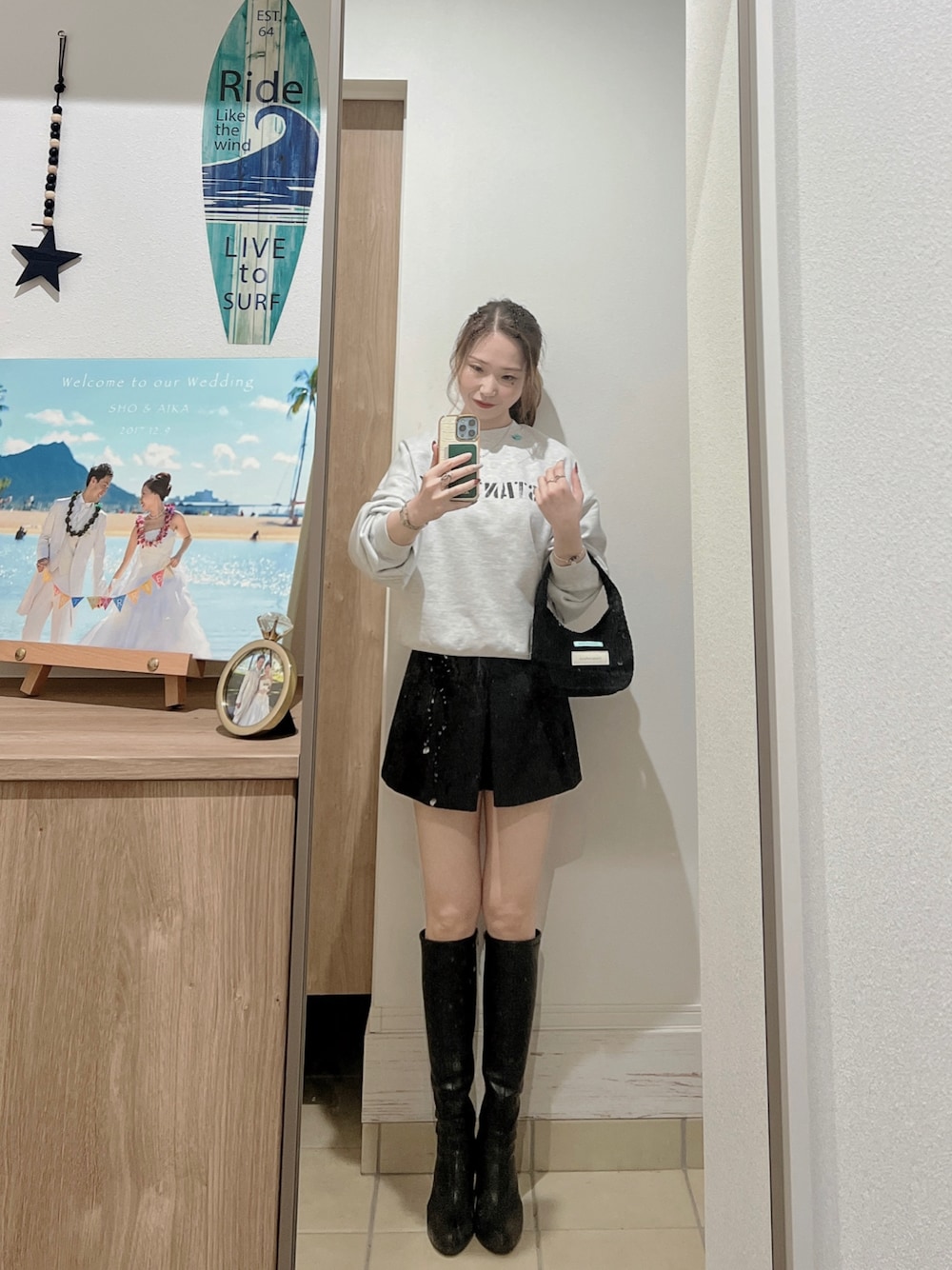 「おしゃれさんと繋がりたい、スウェット、ショートパンツ、シンプルコーデ、韓国ファッション、オトナカジュアル、カジュアル、プチプラ、outfit、ootd」｜「InstantFunkのアイテム（スウェット、グレー系）」を使った、Aika さん（レディース・164cm）の秋コーディネートの1枚目の写真