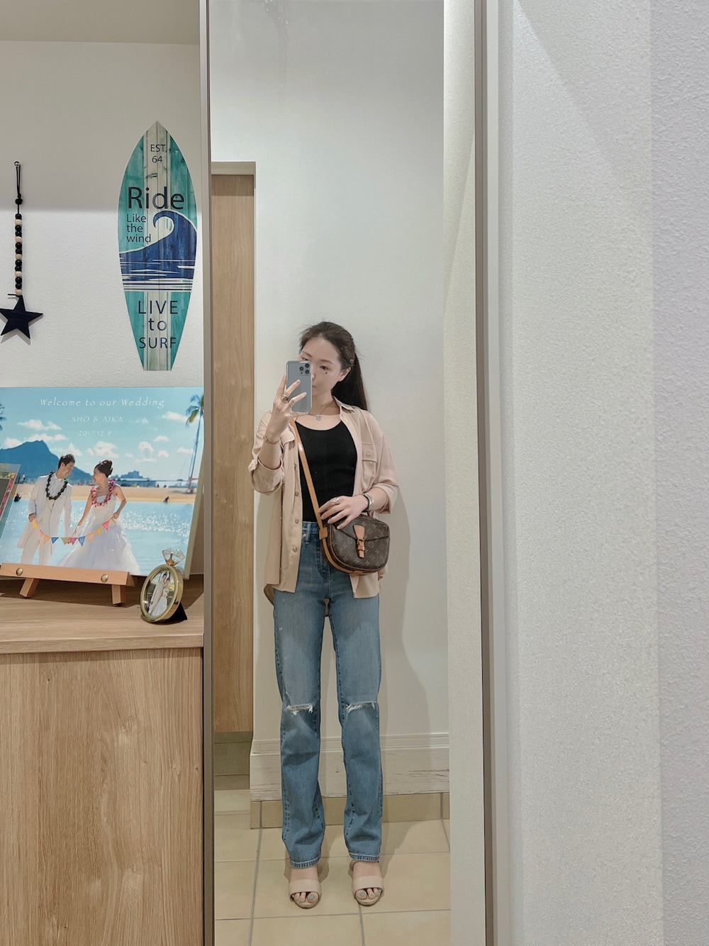 「オトナカジュアル、初夏コーデ、ブラック、シャツ、今日のコーデ、大人カジュアル、カジュアルコーデ、プチプラ、プチプラコーデ、outfit、ootd、デニム、パンツスタイル」｜「GRLのアイテム（タンクトップ、ブラック系）」を使った、Aika さん（レディース・164cm）の春コーディネートの1枚目の写真