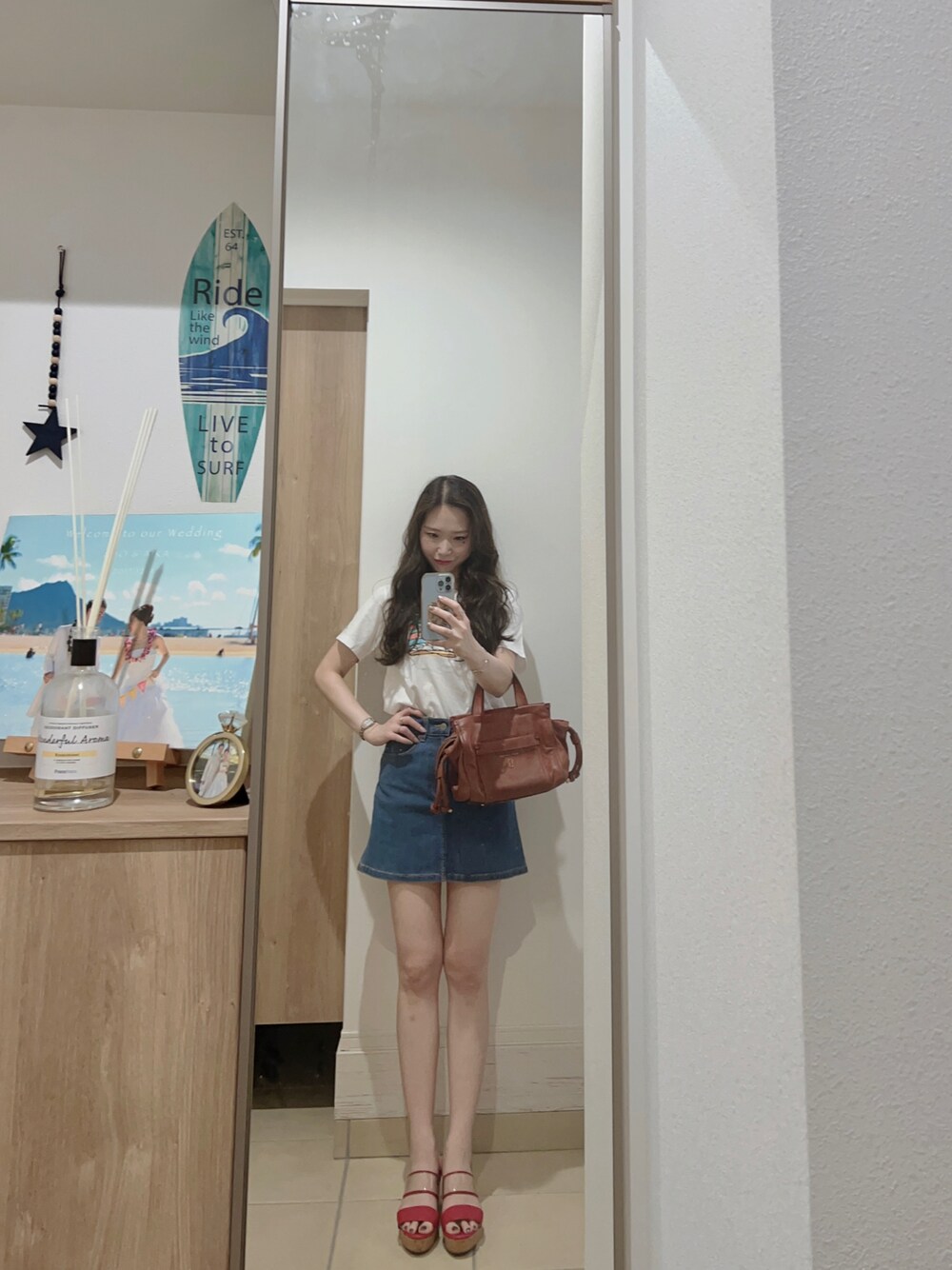 「夏、オトナカジュアル、お出かけコーデ、今日のコーデ、シンプル、オトナ女子、夏だ！Tシャツ着よう！、白Tシャツ、デニム、outfit、ootd、プチプラ、カジュアル」｜「UNIQLOのアイテム（Tシャツ/カットソー、ホワイト系）」を使った、Aika さん（レディース・164cm）の夏コーディネートの1枚目の写真