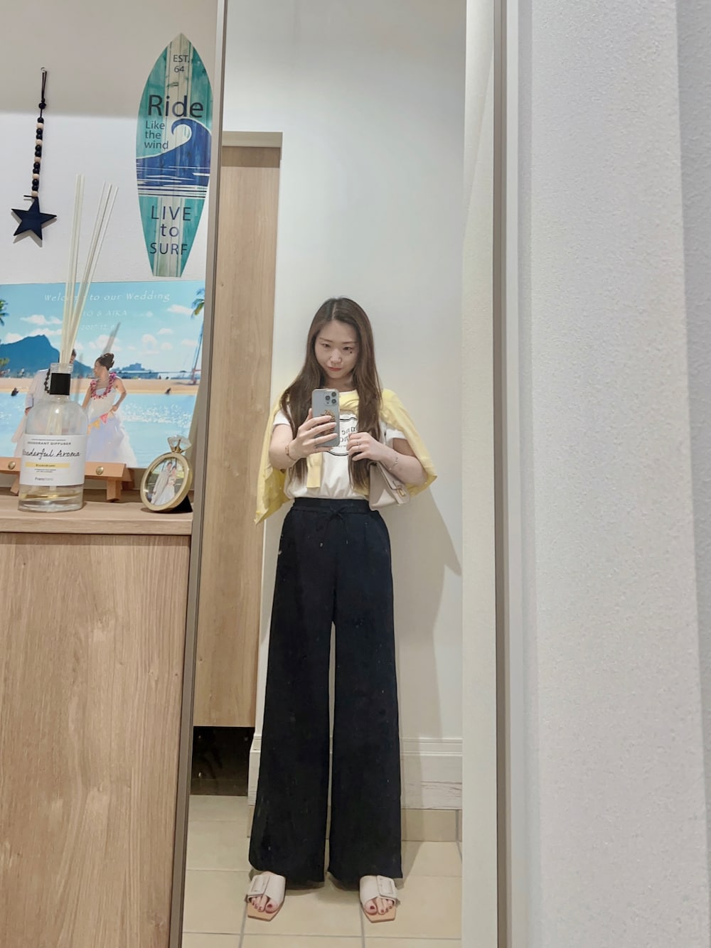 「シンプルコーデ、大人カジュアル、オトナ女子、プチプラコーデ、ゆるコーデ、ootd、カーディガン、outfit、おしゃれさんと繋がりたい、パンツスタイル、シンプル、プチプラ、GU、Tシャツ」｜「DHOLICのアイテム（Tシャツ/カットソー、ホワイト系）」を使った、Aika さん（レディース・164cm）の夏コーディネートの1枚目の写真