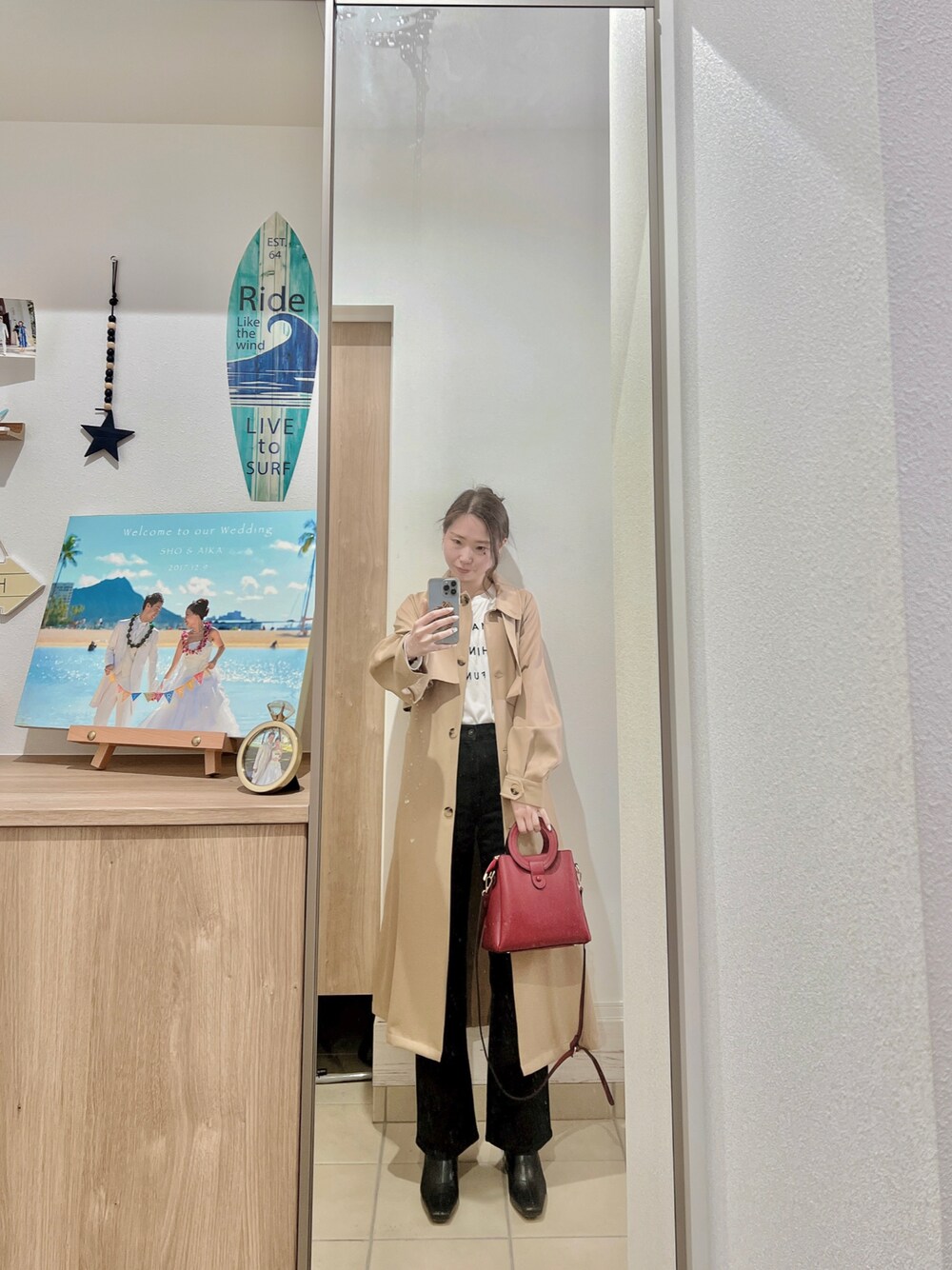 「休日スタイル、オトナ女子、春服、オトナカジュアル、きれいめカジュアル、ootd、ブラック、デニムパンツ、パンツスタイル、お洒落さんとつながりたい、プチプラ」｜「OZOCのアイテム（Tシャツ/カットソー、ホワイト系）」を使った、Aika さん（レディース・164cm）の春コーディネートの1枚目の写真