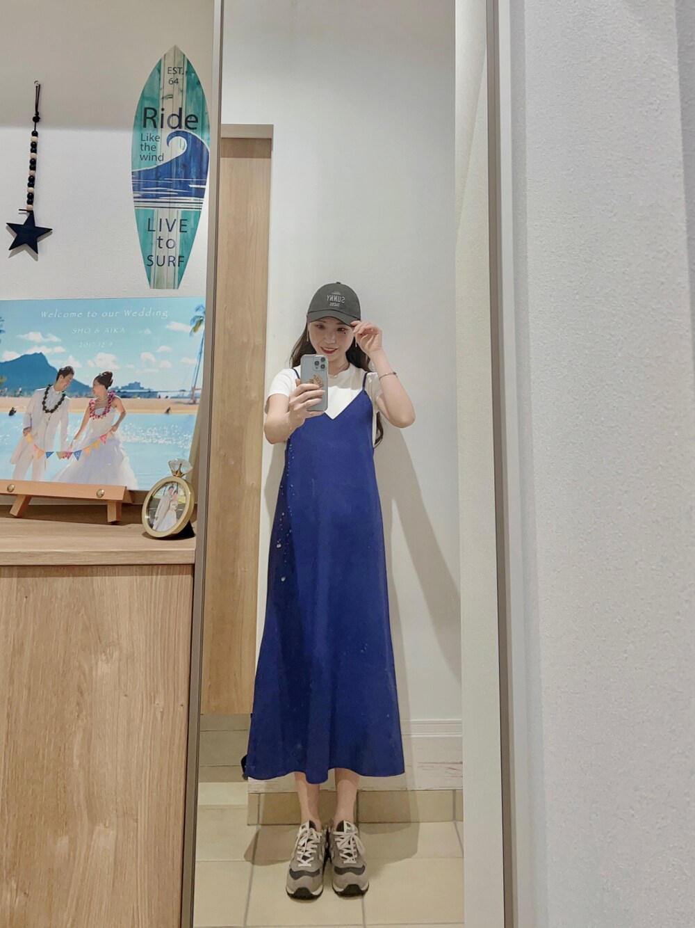 「休日スタイル、シンプル、カジュアルコーデ、お洒落さんとつながりたい、きれいめカジュアル、ラクチンコーデ、オトナカジュアル、ワンピース、スニーカーコーデ、outfit、ootd、カジュアル」｜「沖縄購入品のアイテム（キャップ、グレー系）」を使った、Aika さん（レディース・164cm）の春コーディネートの1枚目の写真
