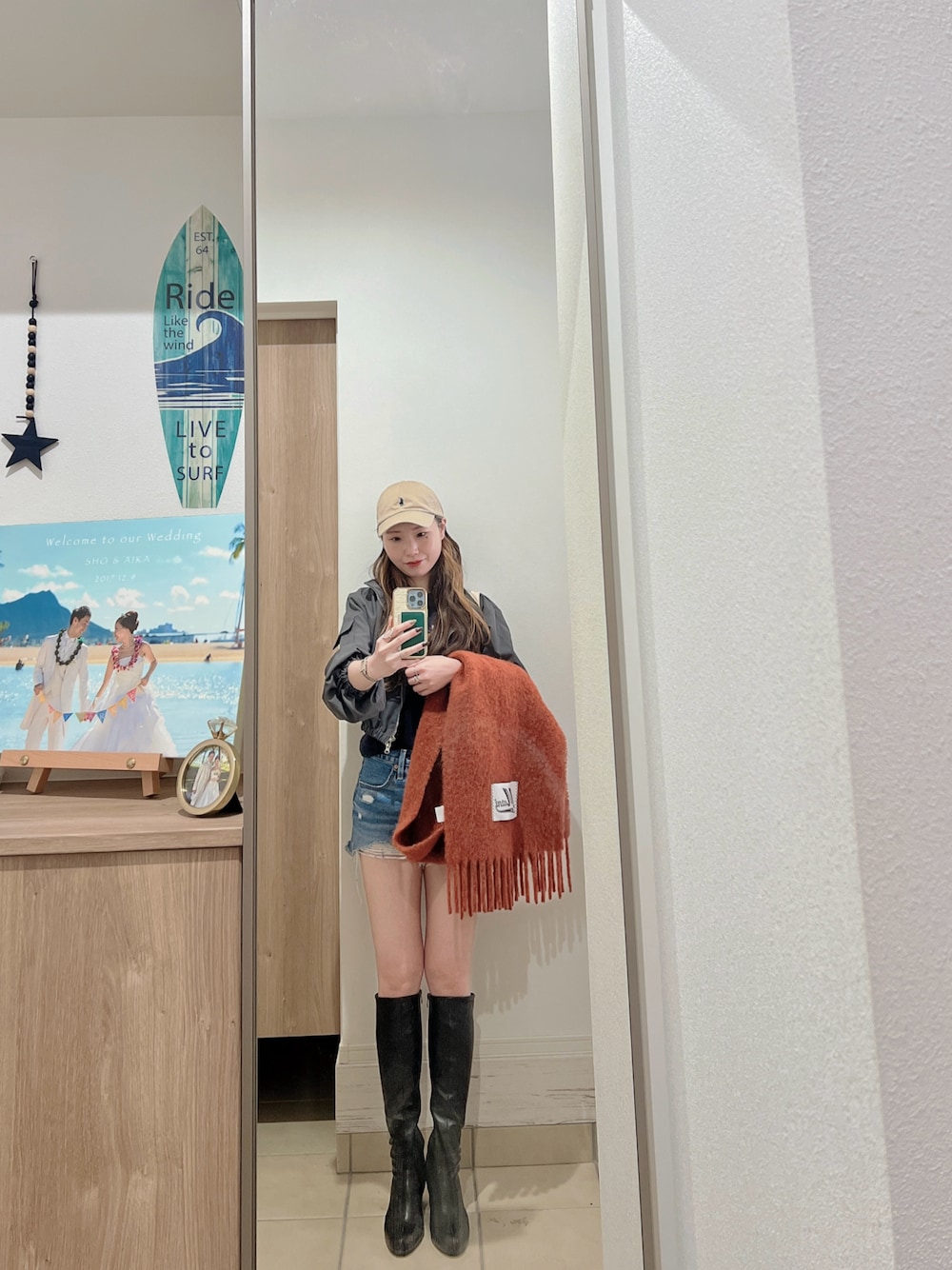 「大人カジュアル、カジュアルコーデ、ootd、outfit、おしゃれさんと繋がりたい、プチプラコーデ、デニム、ショートパンツ、キャップ、ブーツ、シンプルコーデ、カジュアル、韓国ファッション」｜「POLO RALPH LAURENのアイテム（キャップ、ベージュ系）」を使った、Aika さん（レディース・164cm）の冬コーディネートの1枚目の写真