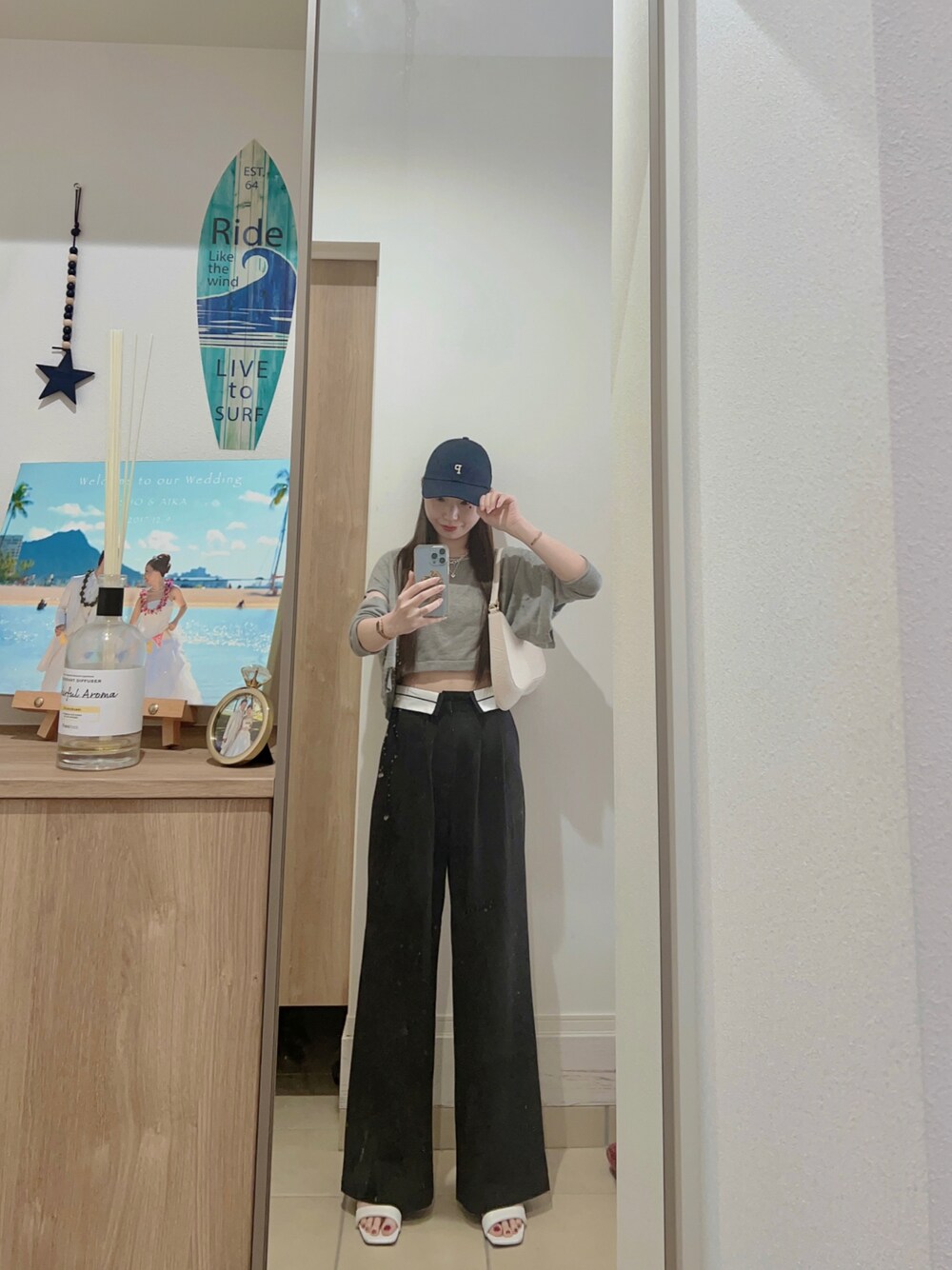 「きれいめカジュアル、ラフ、パンツコーデ、カジュアル、ワイドパンツ、パンツスタイル、サンダル、キャップ、オトナカジュアル、シンプル、outfit、ootd、プチプラ、おしゃれさんと繋がりたい、今日のコーデ」｜「GUのアイテム（キャップ、ブルー系）」を使った、Aika さん（レディース・164cm）の夏コーディネートの1枚目の写真
