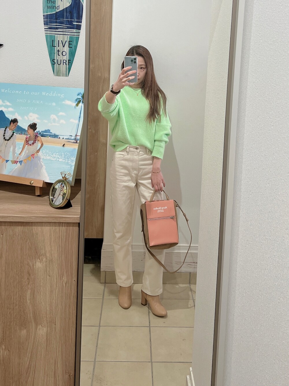 「カジュアル、オトナカジュアル、はるコーデ、春、プチプラ、春カラー、デニム、UNIQLO、ピンク、グリーン、ホワイトデニム」｜「GUのアイテム（ニット/セーター、グリーン系）」を使った、Aika さん（レディース・164cm）の春コーディネートの1枚目の写真