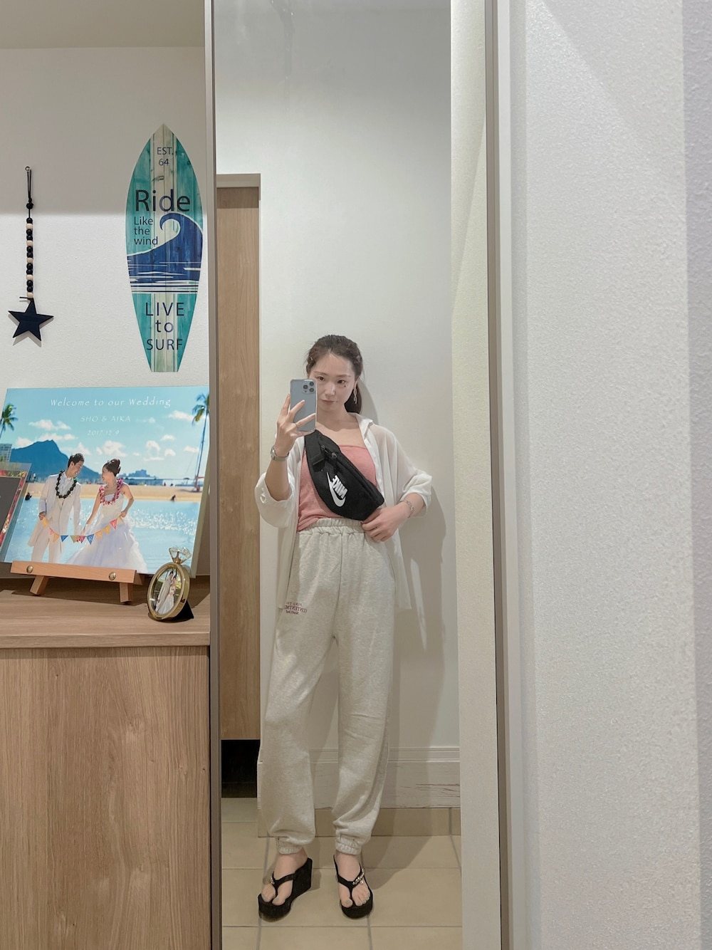 「リラックススタイル、夏コーデ、休日スタイル、カラーコーデ、シンプル、オーバーサイズ、プチプラ、プチプラコーデ、おしゃれさんと繋がりたい、ootd、outfit」｜「GRLのアイテム（シャツ/ブラウス、ホワイト系）」を使った、Aika さん（レディース・164cm）の夏コーディネートの1枚目の写真
