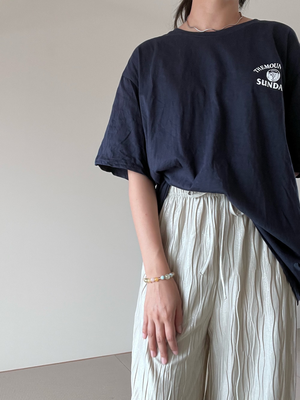 「coca（coca）の＼新色追加／ウェーブプリーツパンツ（その他パンツ、グレー系）」を使った、Piiiiさん（レディース・158cm）の夏コーディネートの1枚目の写真