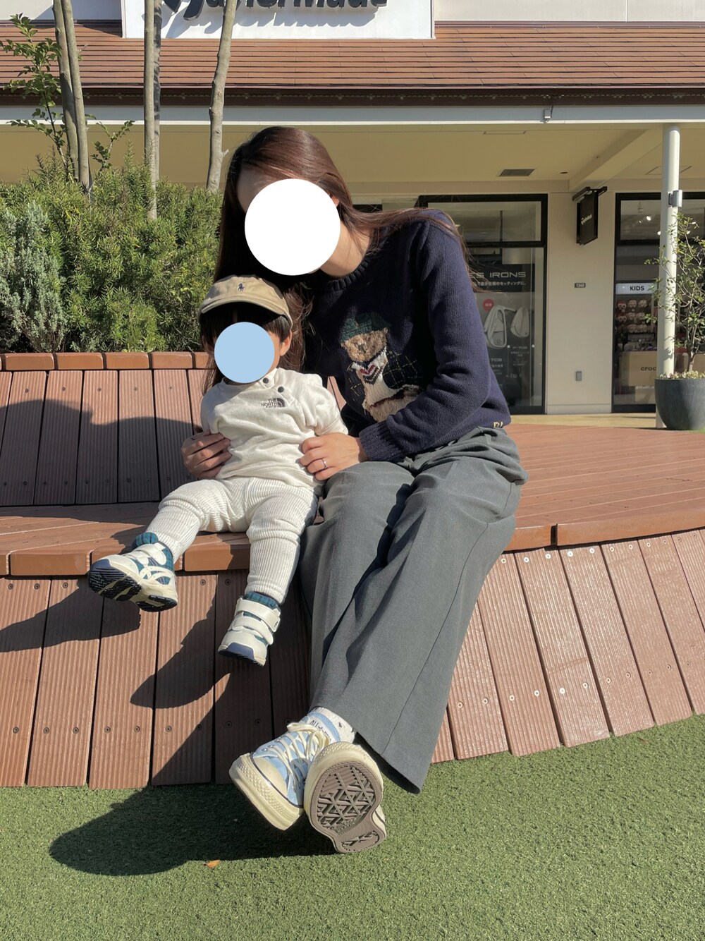 「冬コーデ、おでかけコーデ、ママファッション、スニーカー、骨格ウェーブ、ニットコーデ」｜「GUのアイテム（パンツ、グレー系）」を使った、nanaさん（レディース・156cm）の冬コーディネートの1枚目の写真