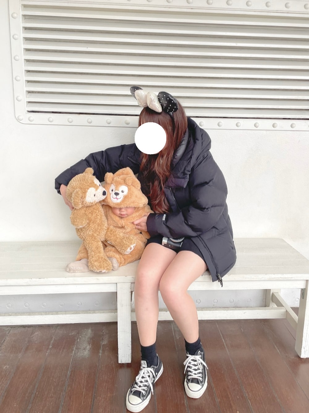 「シンプルスタイル、おでかけコーデ、ブラック、スニーカー、ZARA、ショートパンツ」｜「CONVERSEのCONVERSE コンバース オール スター ジャパン オックス / ALL STAR J OX (BLACK) 32167431（スニーカー、ブラック系）」を使った、nanaさん（レディース・156cm）の春コーディネートの1枚目の写真
