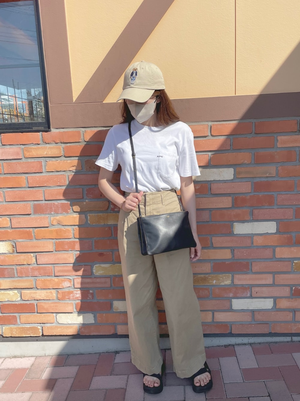 「お洒落さんとつながりたい、秋カラー、着回しコーデ、UNIQLO、白Tシャツ、キャップ、シンプル、シンプルコーデ」｜「POLO RALPH LAURENのアイテム（キャップ、ベージュ系）」を使った、nanaさん（レディース・156cm）の夏コーディネートの1枚目の写真