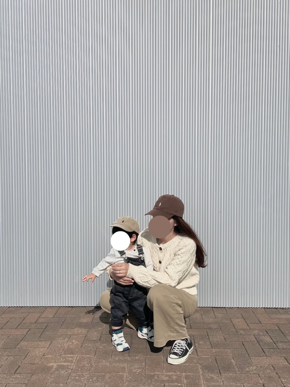 「冬コーデ、ママファッション、親子コーデ、男の子、キャップ、スニーカー、ブラウン、淡色コーデ」｜「ZARAのアイテム（ママ＆ベビー、ブラック系）」を使った、nanaさん（レディース・156cm）の冬コーディネートの1枚目の写真