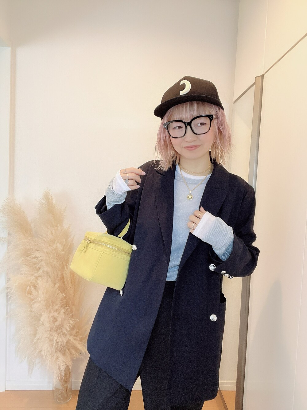 「春コーデ、ブレザー、ジャケット、オトナカジュアル、カジュアル、サロペット、キャップ、きれいめカジュアル、めがね、ママコーデ、40代ファッション、おしゃれさんと繋がりたい、今日のコーデ、outfit、ootd」｜「Ch!iii BAGのアイテム（キャップ、ブラック系）」を使った、E♡RIさん（レディース・160cm）の春コーディネートの1枚目の写真