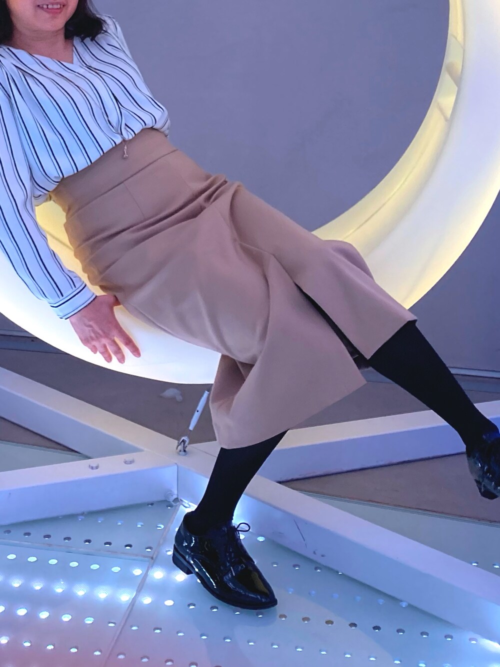 「秋服、オトナカジュアル、大人コーデ、オトナ女子、通勤コーデ」｜「velikoko ラクチンきれいシューズの【19.5～27.0cm】晴雨兼用レースアップシューズ(3cmヒール）（レインシューズ、ブラック系）」を使った、cocoa1010さん（レディース・162cm）の秋コーディネートの1枚目の写真
