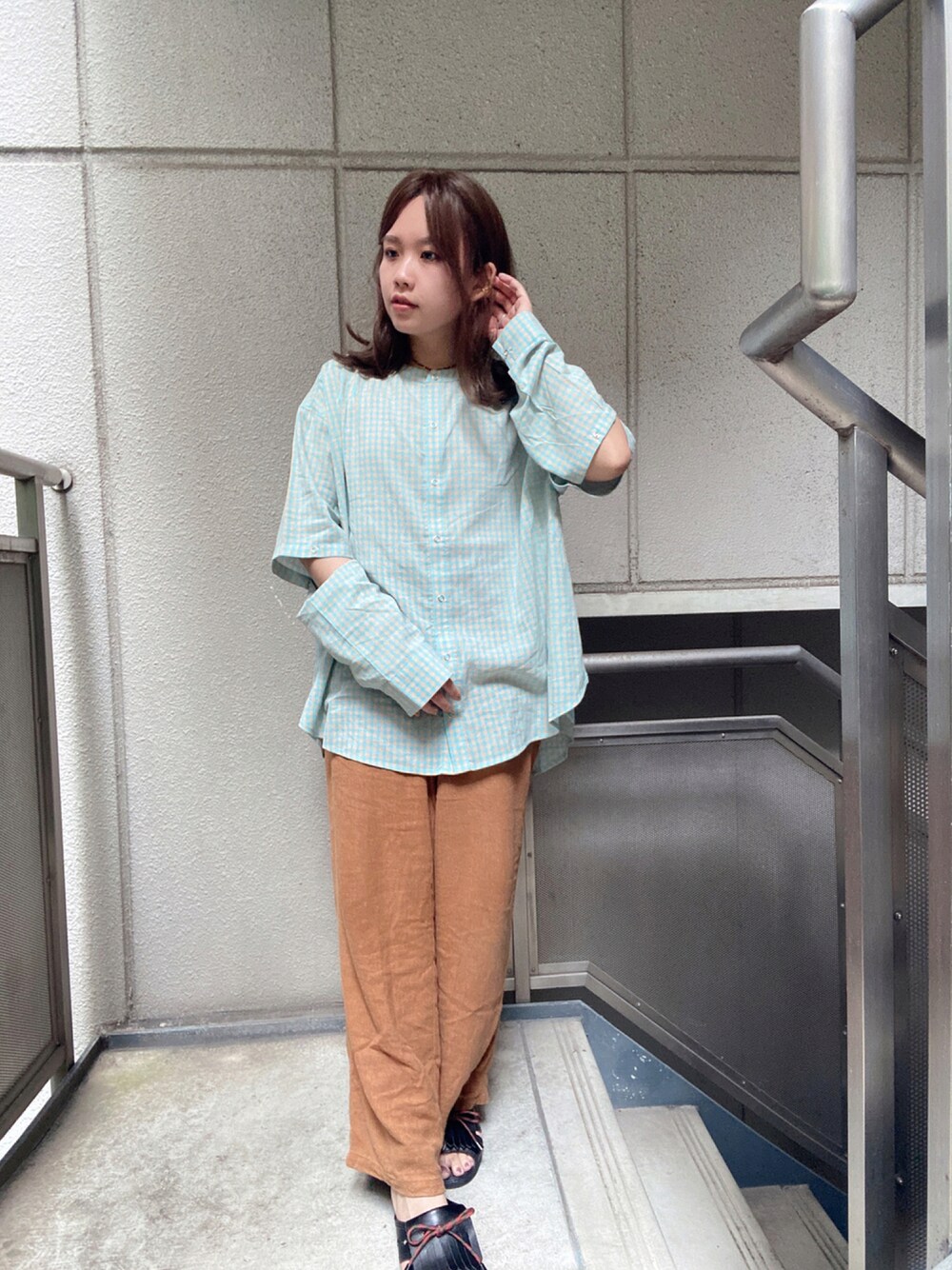 「休日スタイル、おしゃれさんと繋がりたい、カジュアル、ゆるコーデ、淡色コーデ、チェックシャツ、チェック、低身長コーデ、ootd、ミントカラー」｜「Kastaneのボタンアレンジ2wayチェックシャツ（シャツ/ブラウス、ブルー系）」を使った、えかさん（レディース・153cm）の夏コーディネートの1枚目の写真