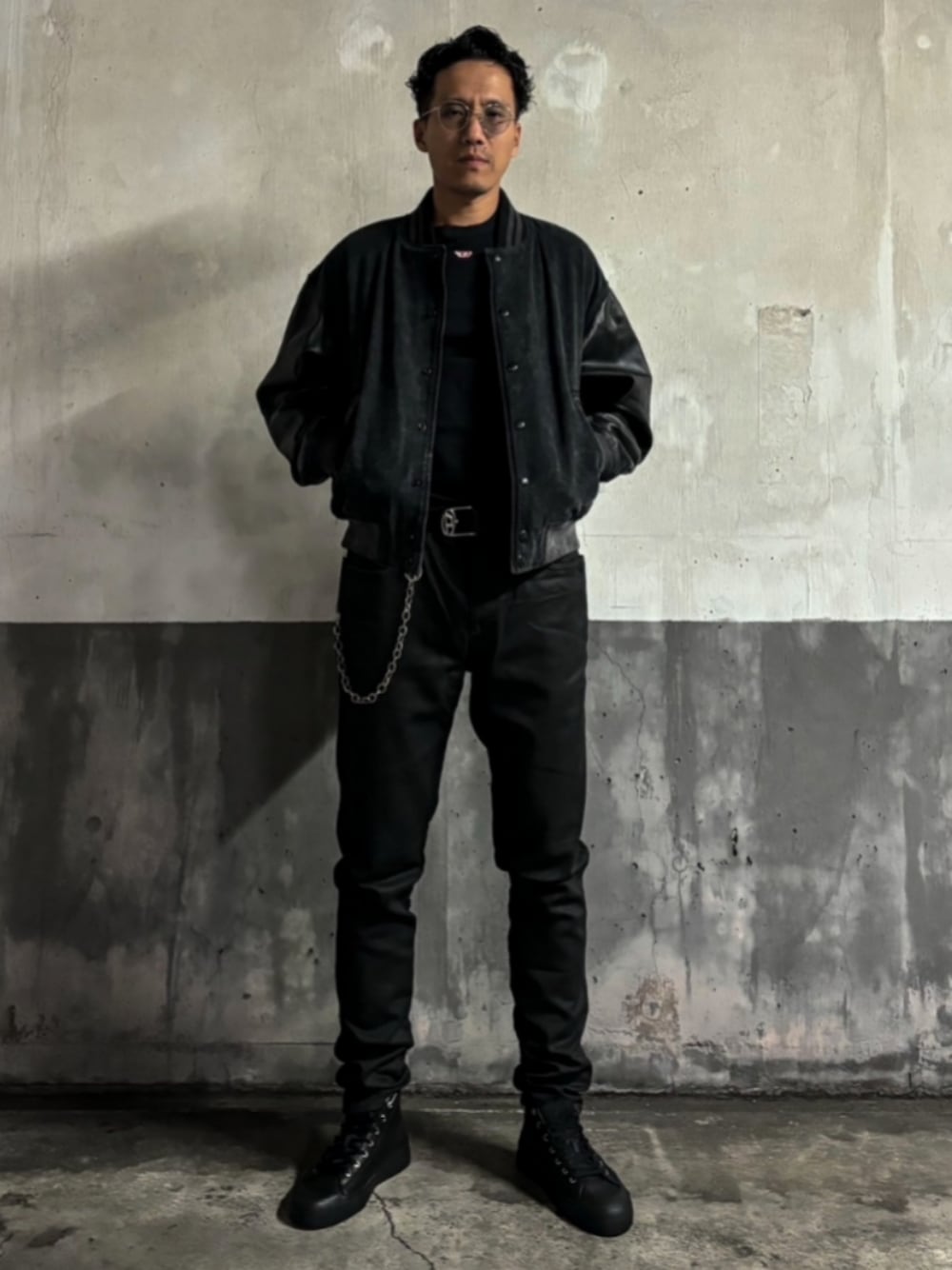 「ALL BLACK、Diesel、冬コーデ、40代ファッション、rock」｜「DIESELのメンズ Tシャツ 長袖 ワンポイント（Tシャツ/カットソー、ブラック系）」を使った、TKCさん（メンズ・181cm）の冬コーディネートの1枚目の写真