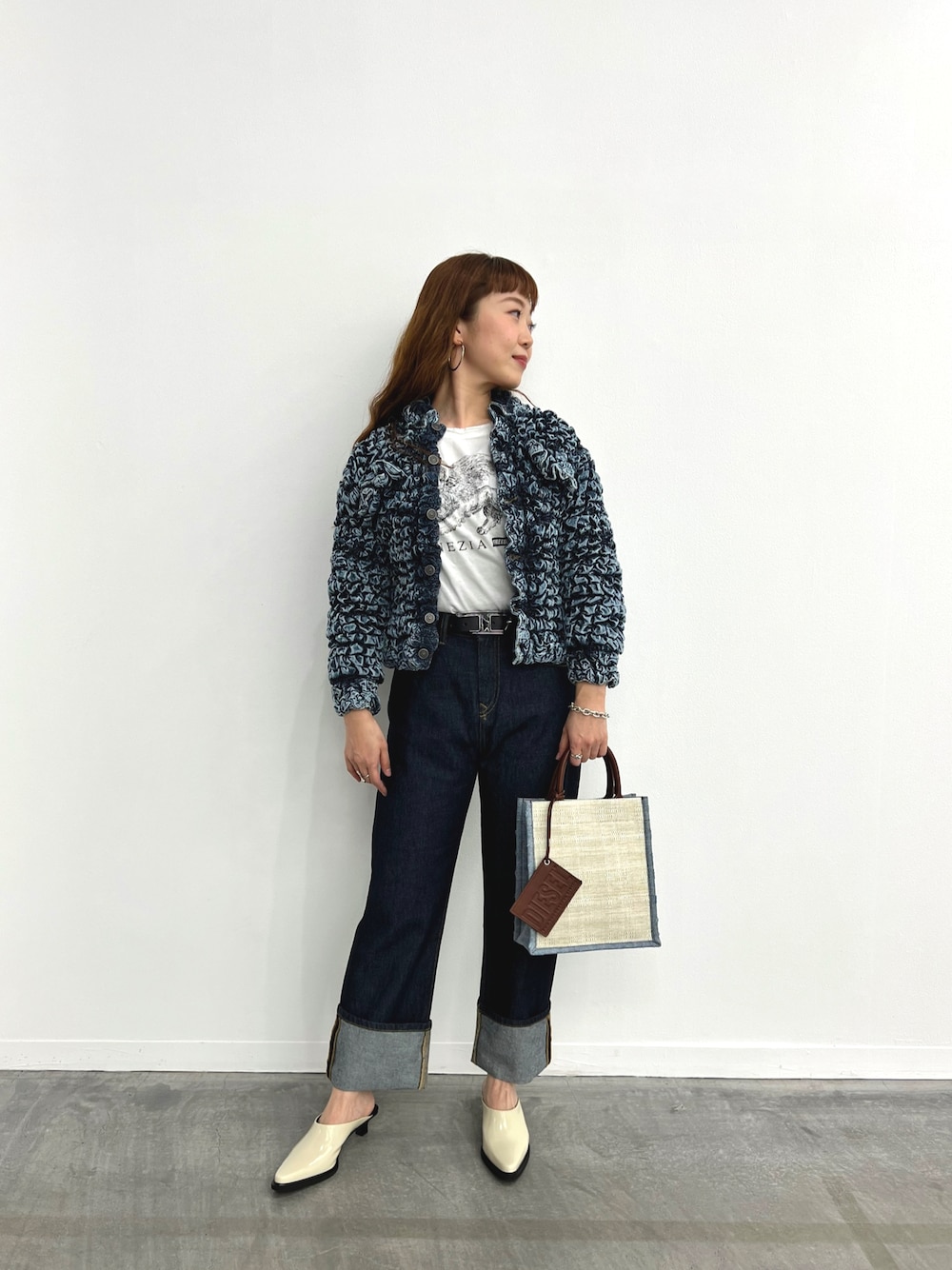 「オトナカジュアル、春、春アウター、デニムパンツ、しぶやすたっふ、dieselshibuya、デニムコーデ、かごバッグ、ミュール、低身長、デニムジャケット、トートバッグ、ootd、ストレートデニム、春服」｜「DIESELのアイテム（デニムパンツ、ブルー系）」を使った、maimaiさん（レディース・157cm）の冬コーディネートの1枚目の写真