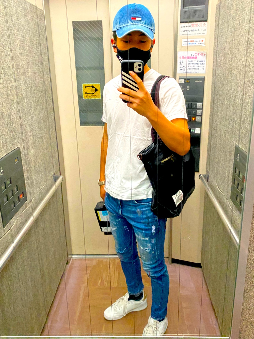 「夏コーデ、reebok、G-STAR RAW(G-STAR RAW)、Diesel、EMPORIO ARMANI、adidas、TOMMY JEANS、スニーカー、デニム、Tシャツ、時計、マスク、キャップ」｜「Reebokのエヌピーシー [NPC II INSIGNIA] リーボック（スニーカー、ホワイト系）」を使った、リチョパさん（メンズ・174cm）の秋コーディネートの1枚目の写真