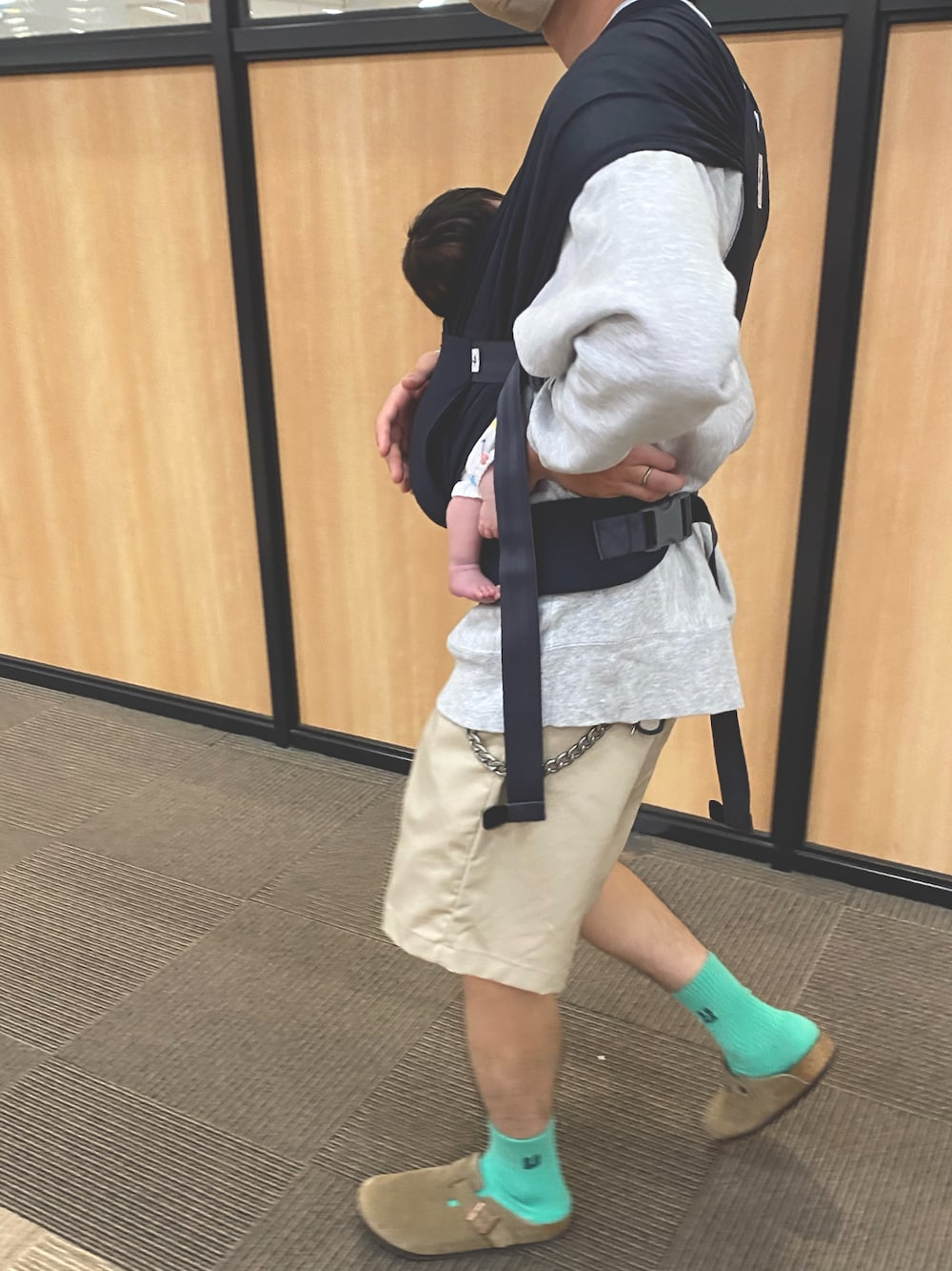 「REVERSE WEAVE、リバースウィーブ、REDKAP、shorts、ハーフパンツ、スウェット、birkenstock、boston、universaloverall、ユニバーサルオーバーオール、ベースボールキャップ、キャップ、中日ドラゴンズ、暑いの寒いの」｜「Championのアイテム（スウェット、グレー系）」を使った、ひかるさん（メンズ・165cm）の秋コーディネートの1枚目の写真