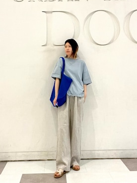 「URBAN RESEARCH DOORS（アーバンリサーチドアーズ）のヘムドロストプルオーバー（Tシャツ/カットソー、ブルー系）」を使った、hanaさん（レディース・163cm）の夏コーディネート