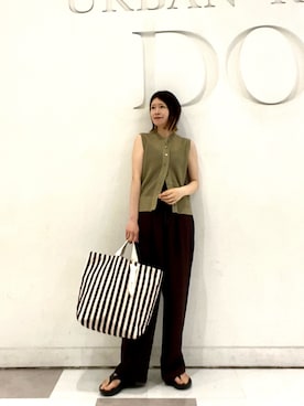 「URBAN RESEARCH DOORS（アーバンリサーチドアーズ）のFORK&SPOON　フロントボタンニットベスト（ベスト、ベージュ系）」を使った、hanaさん（レディース・163cm）の夏コーディネート