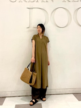「URBAN RESEARCH DOORS（アーバンリサーチドアーズ）のリネンレーヨンスキッパーフレンチワンピース（ワンピース、ベージュ系）」を使った、hanaさん（レディース・163cm）の夏コーディネート
