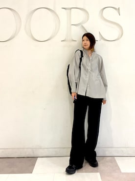 「URBAN RESEARCH DOORS（アーバンリサーチドアーズ）の『速乾/イージーケア/UVカット』『UR TECH』Aircareフリルネックブラウス 26AW（シャツ/ブラウス、ブラック系）」を使った、hanaさん（レディース・163cm）の秋コーディネート