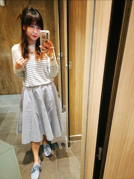 「アイテム（バレエシューズ、ブルー系）」を使った、T i n a.さん（レディース・165cm）の秋コーディネート