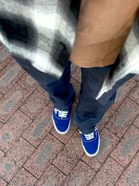 「VANS（バンズ）のアイテム（スニーカー、ブルー系）」を使った、TKMさん（メンズ・169cm）の冬コーディネート